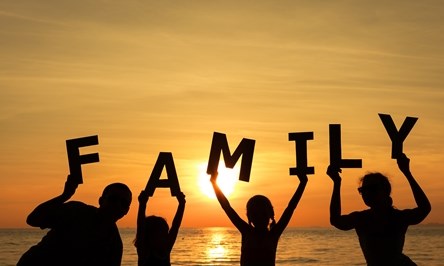 10 câu hỏi trắc nghiệm với tranh dành cho cả gia đình - Phần 10 - Chủ đề "Gia đình 1"